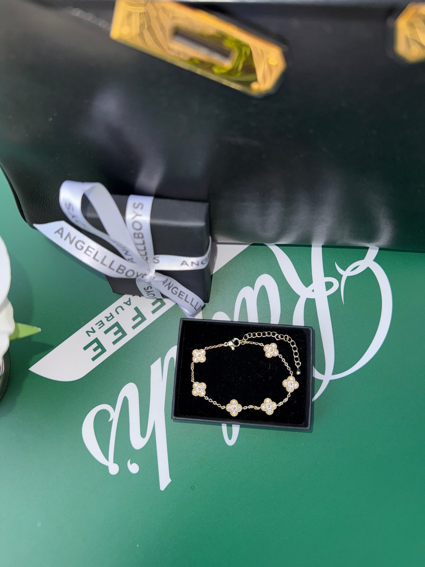 The Lucky Flower Bracelet in Gold with Diamonds