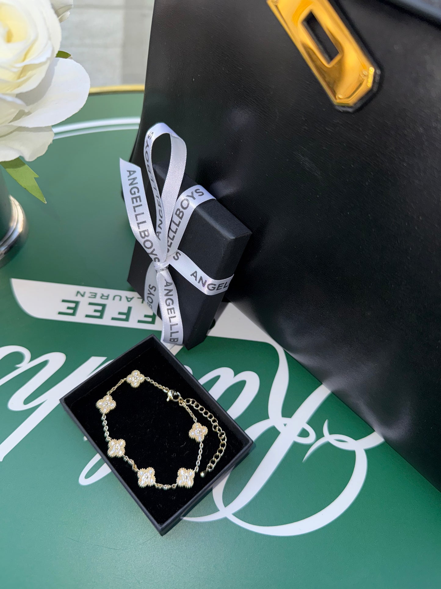 The Lucky Flower Bracelet in Gold with Diamonds