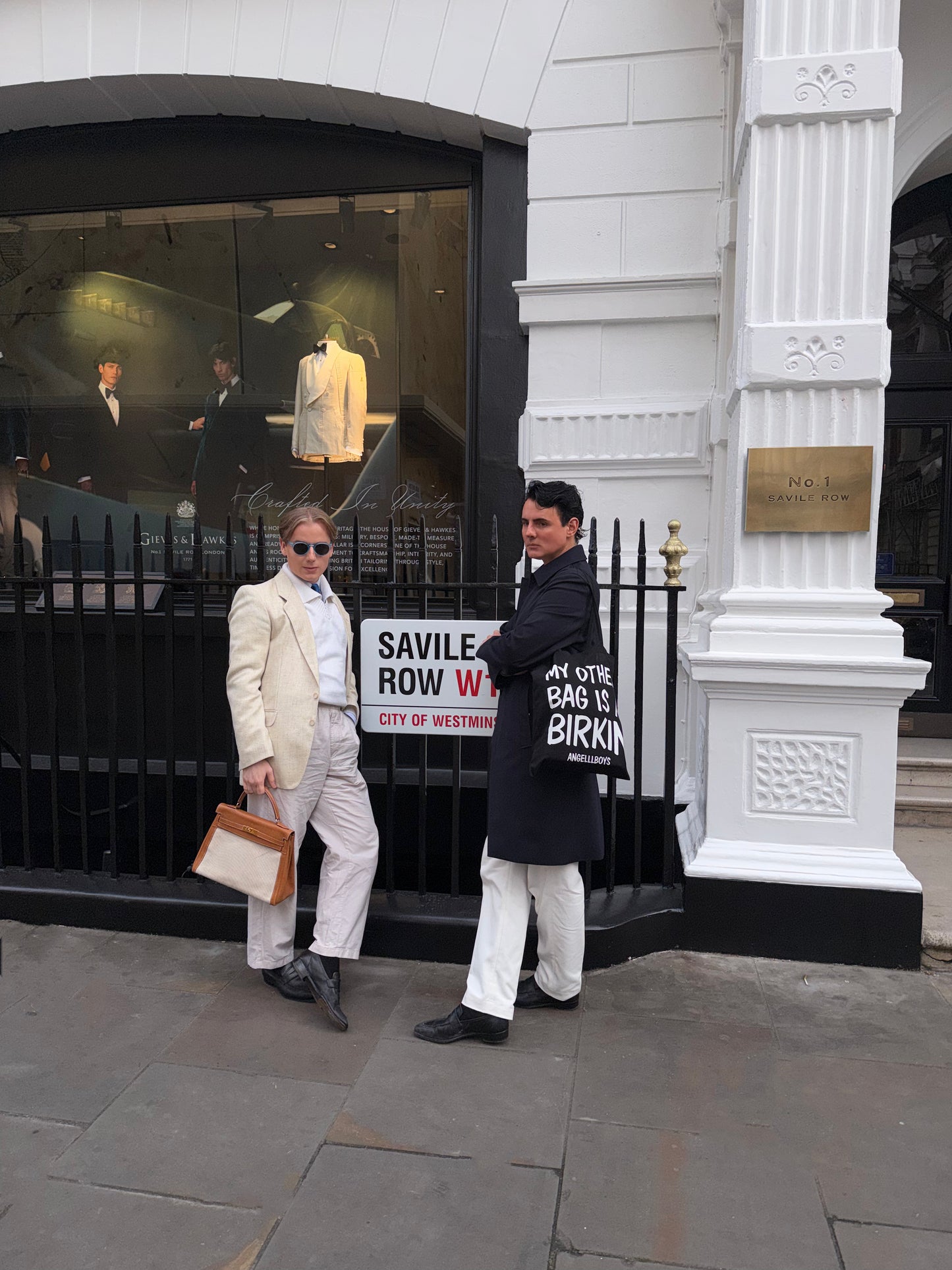 NEW IN: Classic Tote in Black