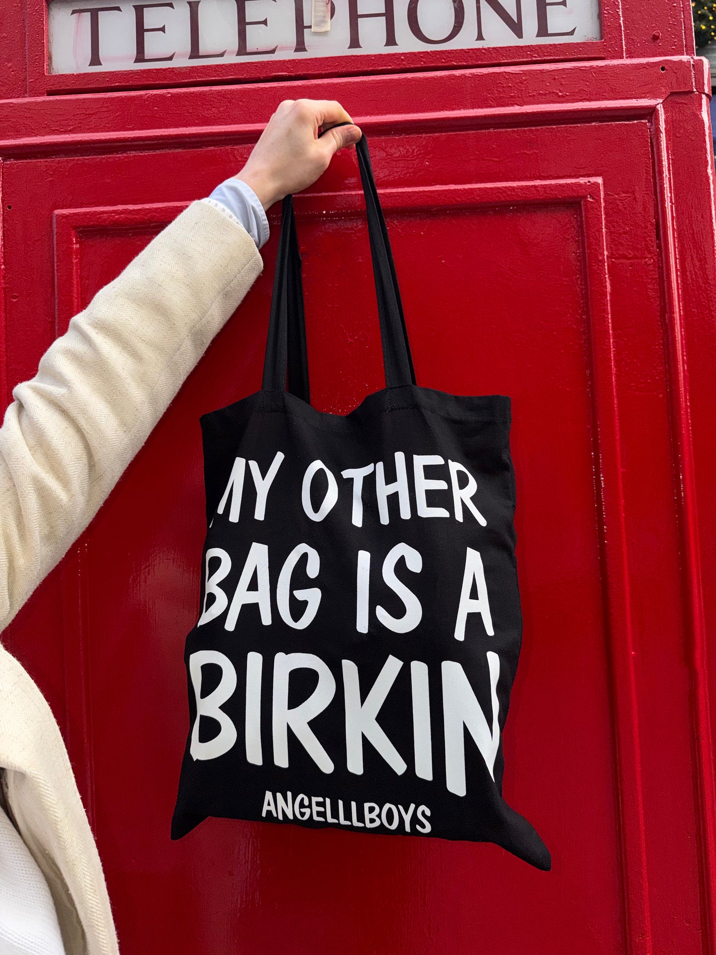 NEW IN: Classic Tote in Black