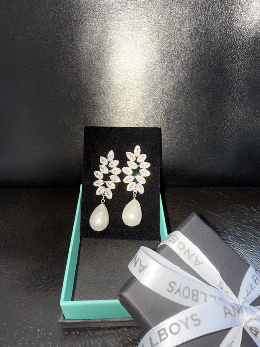 Poetic Pearl Wisteria Earrings in White Diamonds
